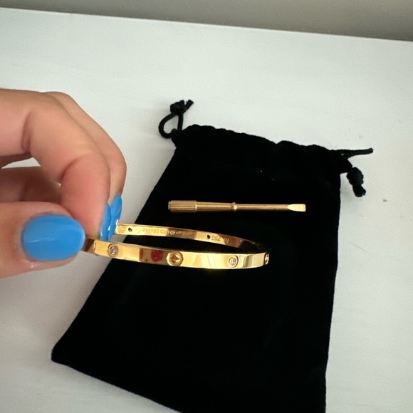 Gold bangle bracelet - Picture 2 of 5